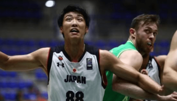 展或边后卫 展或边后卫