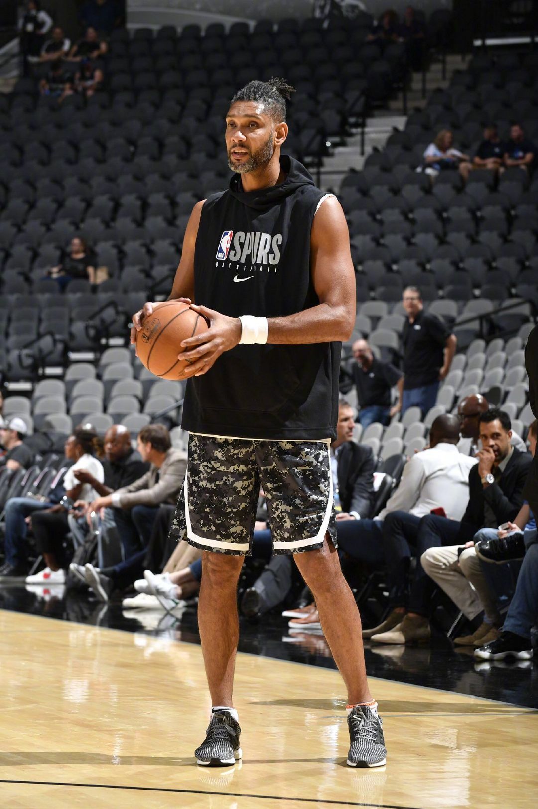 而防守端的 而防守端的